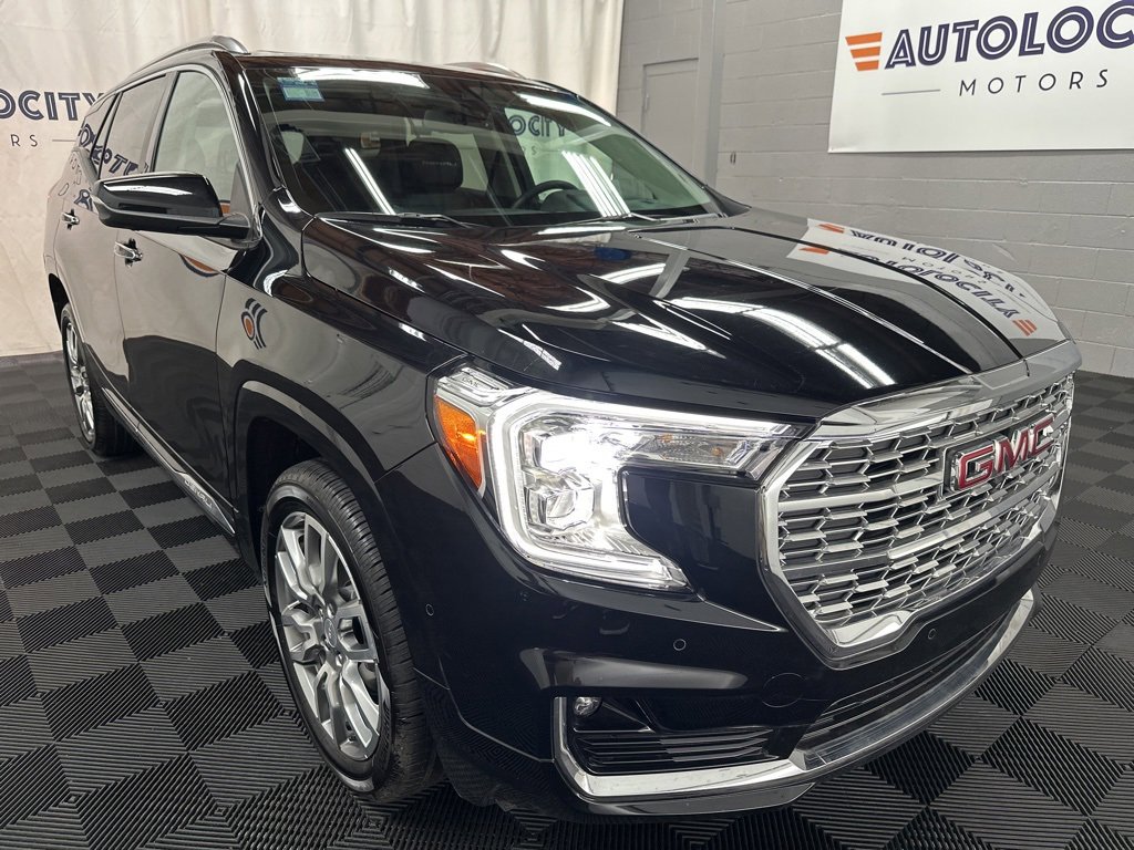 2024 Gmc Terrain Denali photo 2