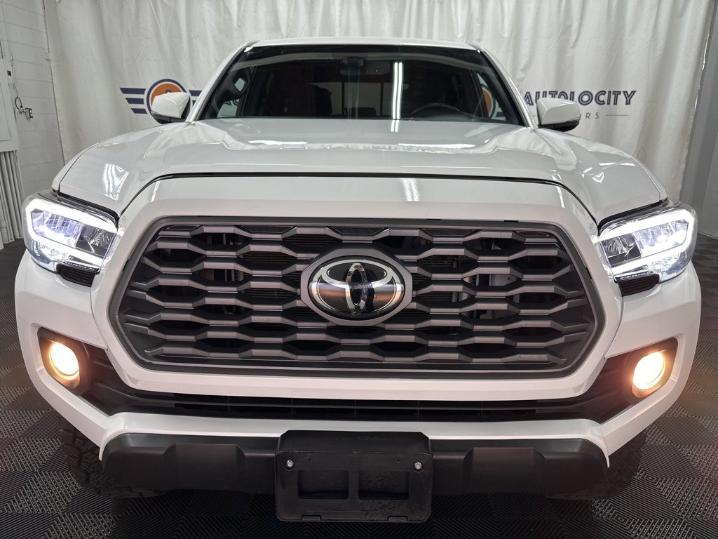 2023 Toyota Tacoma TRD Off-Road photo 3