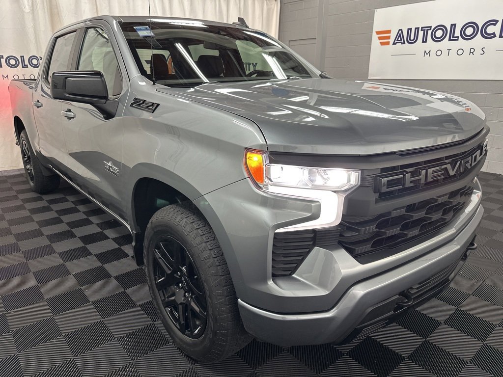 2023 Chevrolet Silverado 1500 RST photo 2