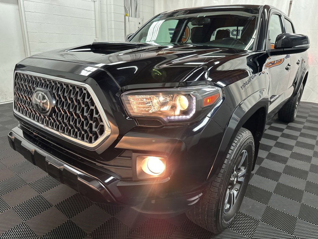 2019 Toyota Tacoma TRD Sport photo 4
