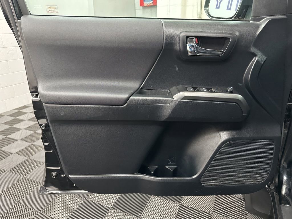 2019 Toyota Tacoma TRD Sport - Photo 19