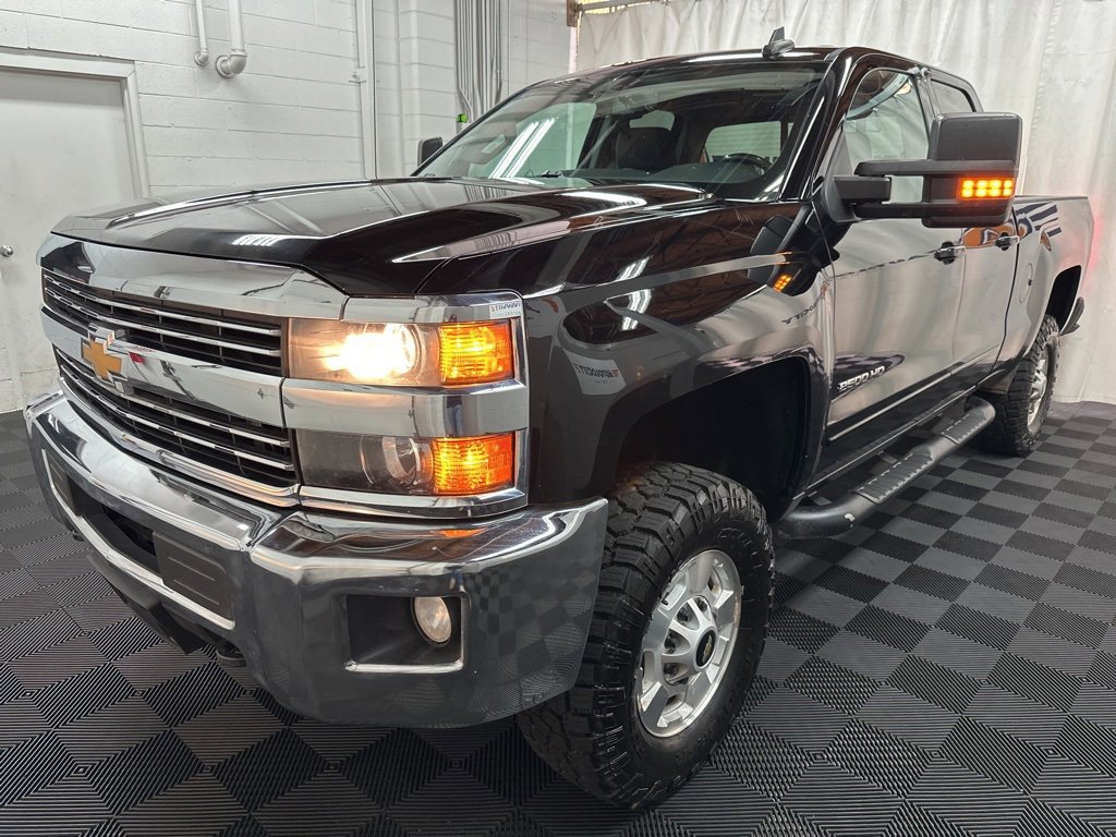 2015 Chevrolet Silverado 2500HD LT photo 4