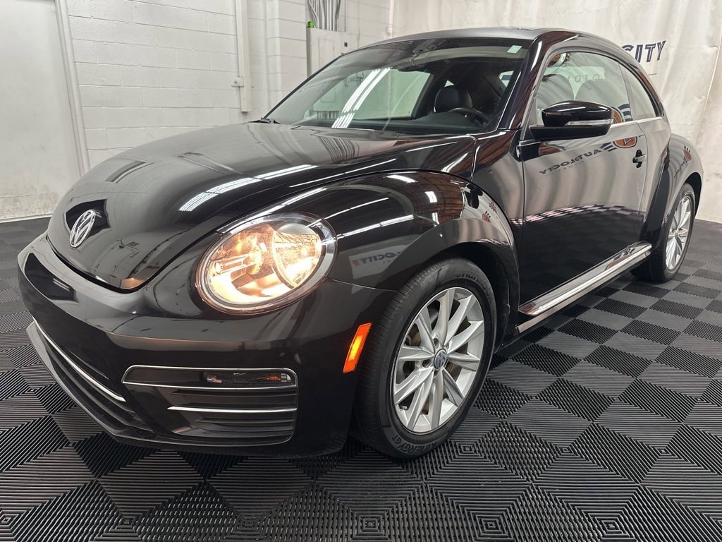 Used 2019 Volkswagen Beetle SE Hatchback