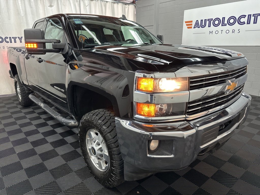 2015 Chevrolet Silverado 2500HD LT photo 2