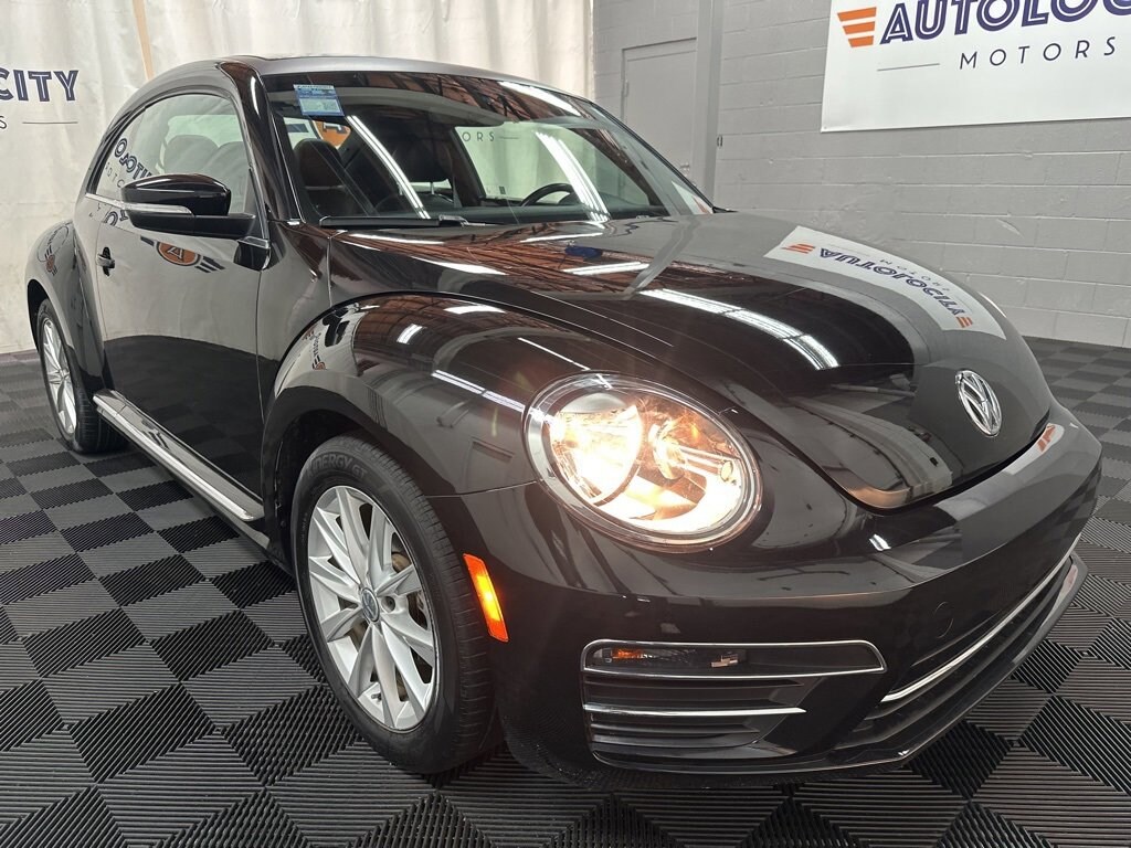 Used 2019 Volkswagen Beetle SE Hatchback