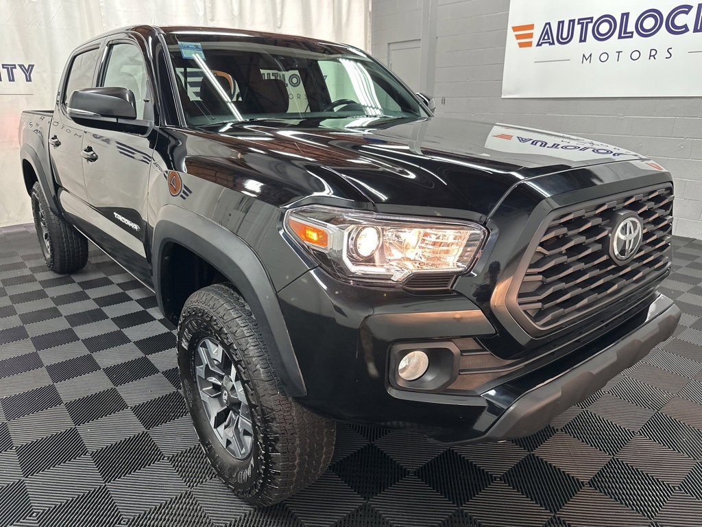 2022 Toyota Tacoma TRD Off-Road photo 2