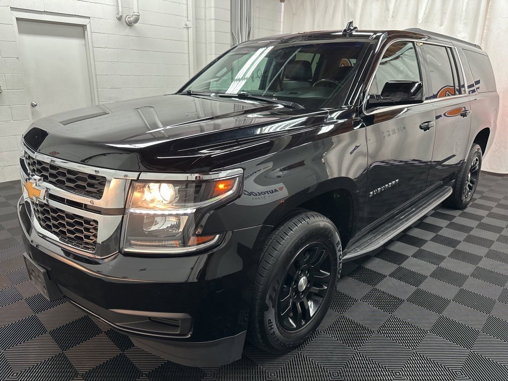 2019 Chevrolet Suburban LT photo 4