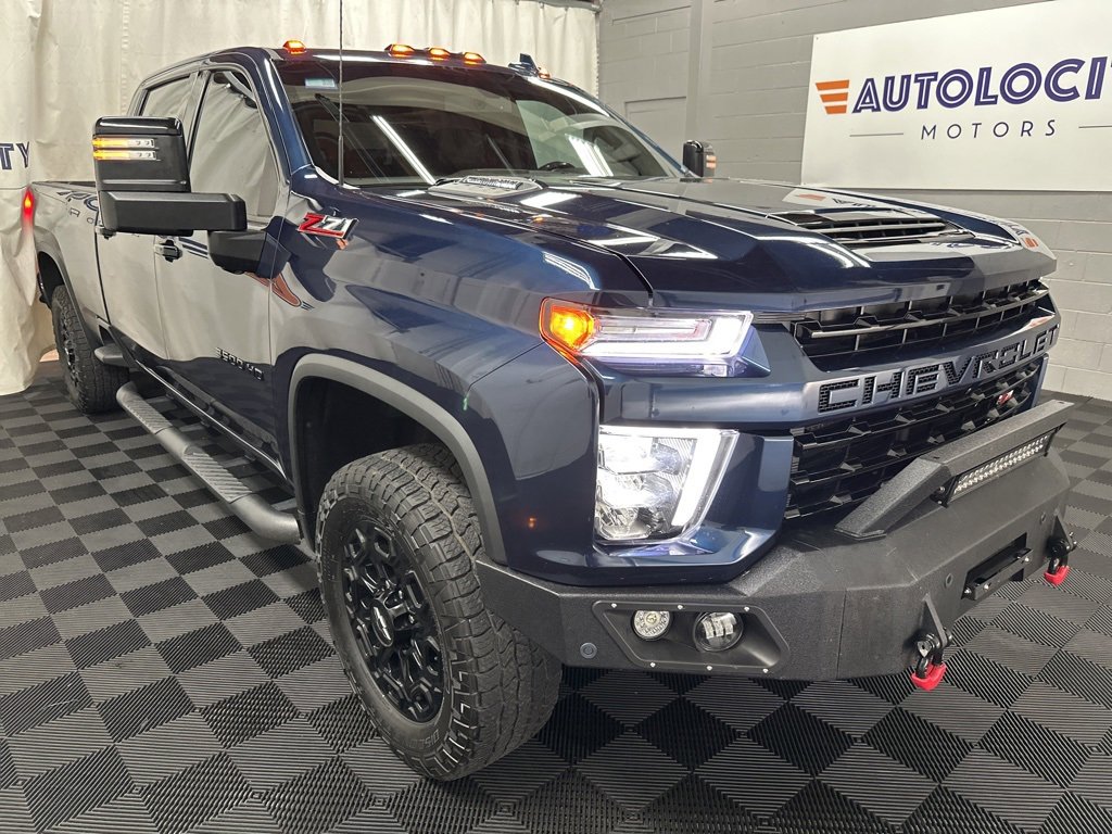 2022 Chevrolet Silverado 3500HD LTZ photo 2
