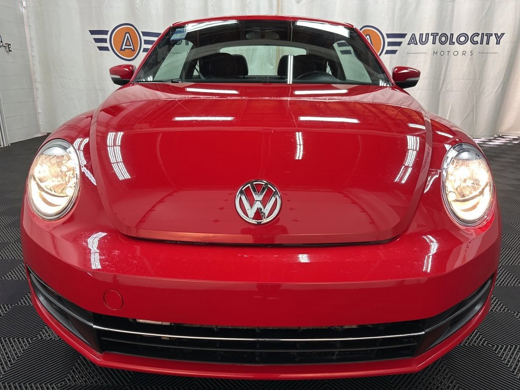 2019 Volkswagen Beetle S photo 2