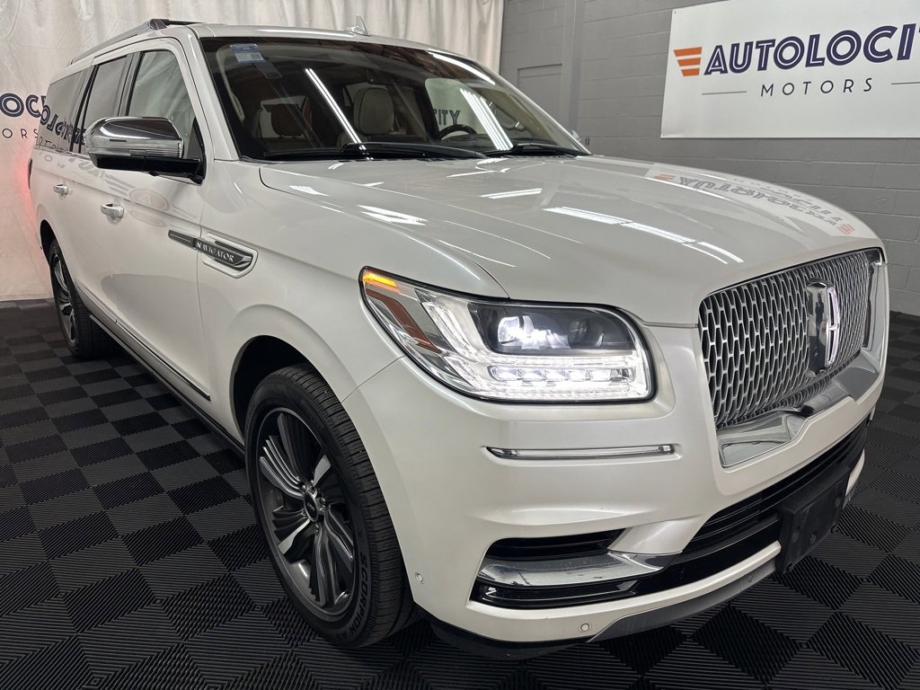 2019 Lincoln Navigator Black Label photo 2