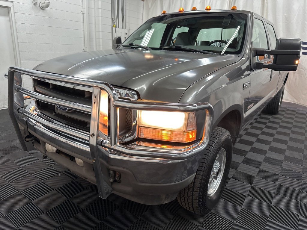 2004 Ford F-350 XLT photo 4