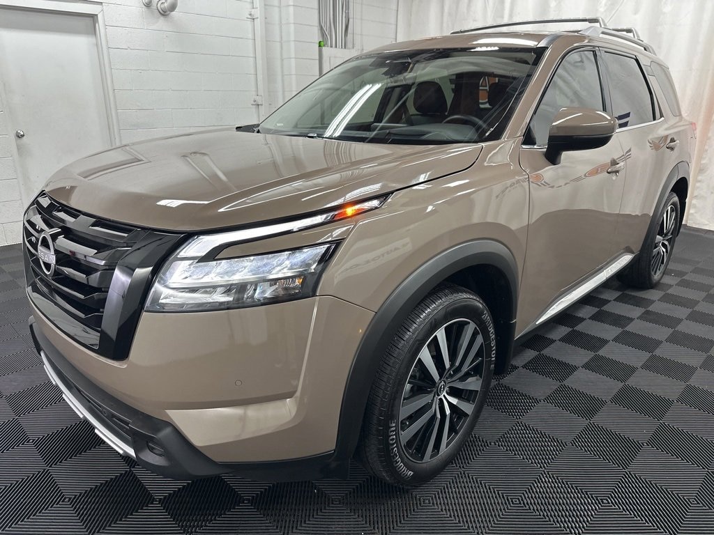 Used 2025 Nissan Pathfinder Platinum SUV