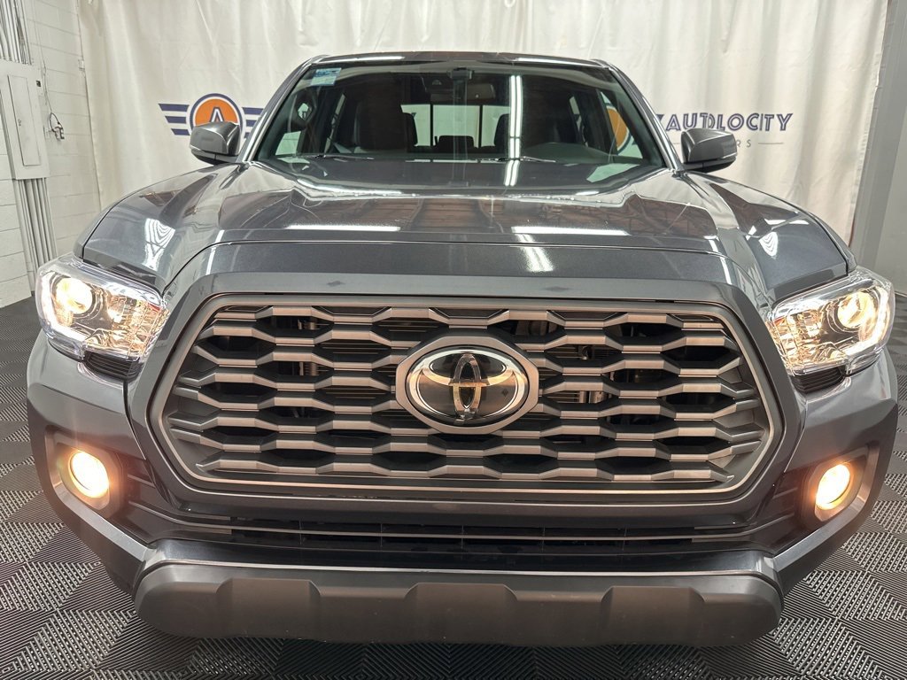 2023 Toyota Tacoma TRD Off-Road photo 3