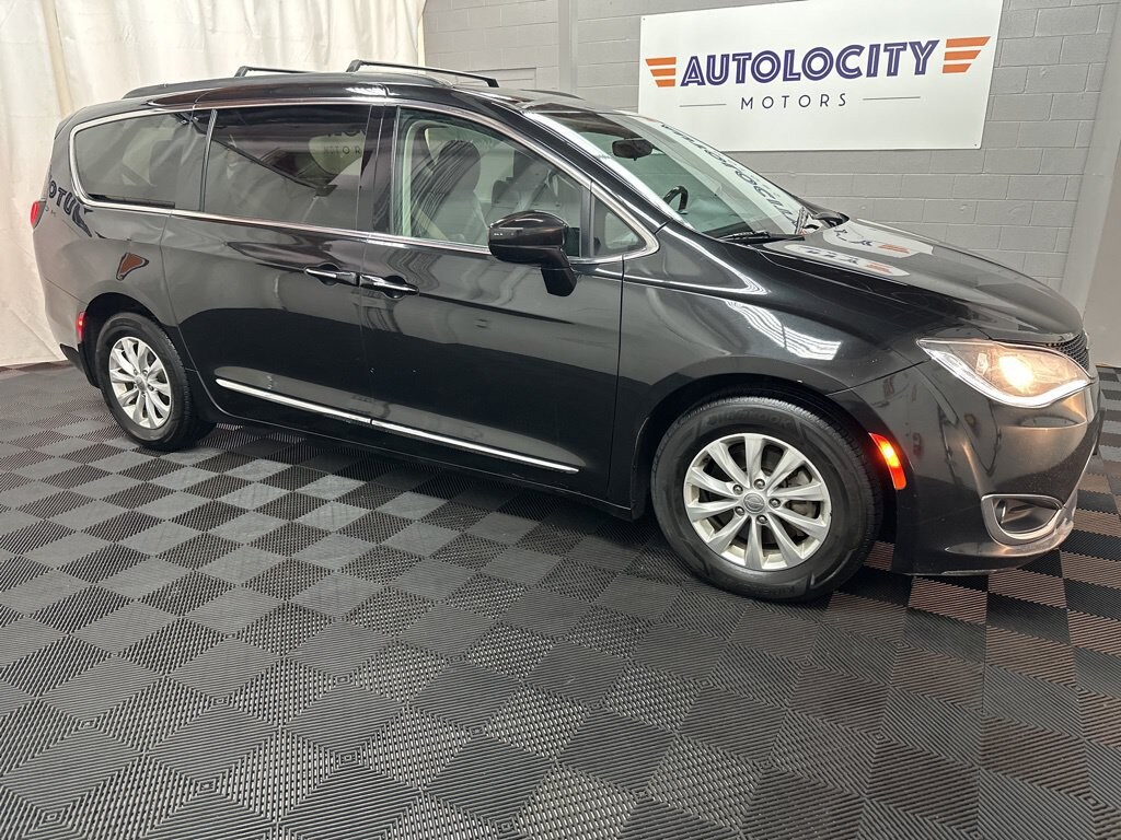 Used 2017 Chrysler Pacifica Touring-L Van