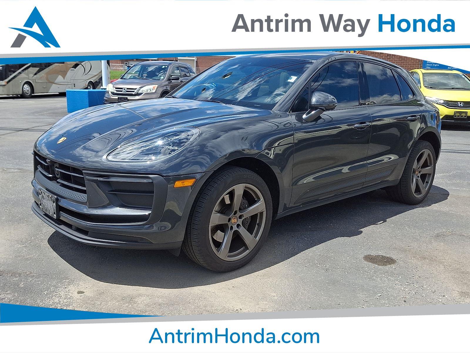 2023 Porsche Macan -'s photo