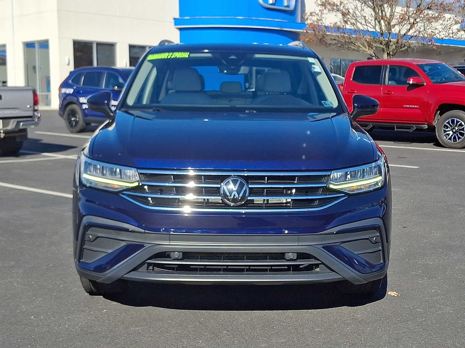 2022 Volkswagen Tiguan SE photo 2