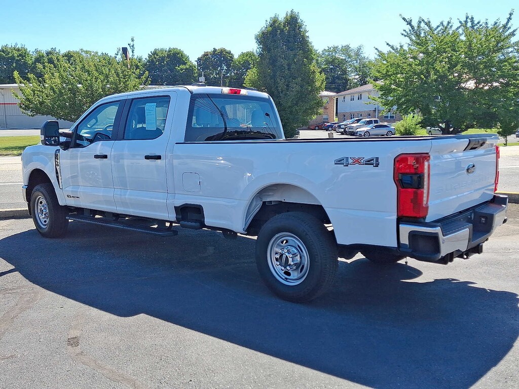 Used 2023 Ford Super Duty F-350 SRW XL 4WD Crew Cab 6.75 Box Truck Crew Cab