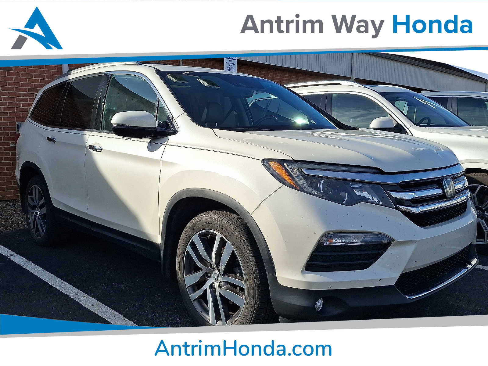 2017 Honda Pilot Elite's photo