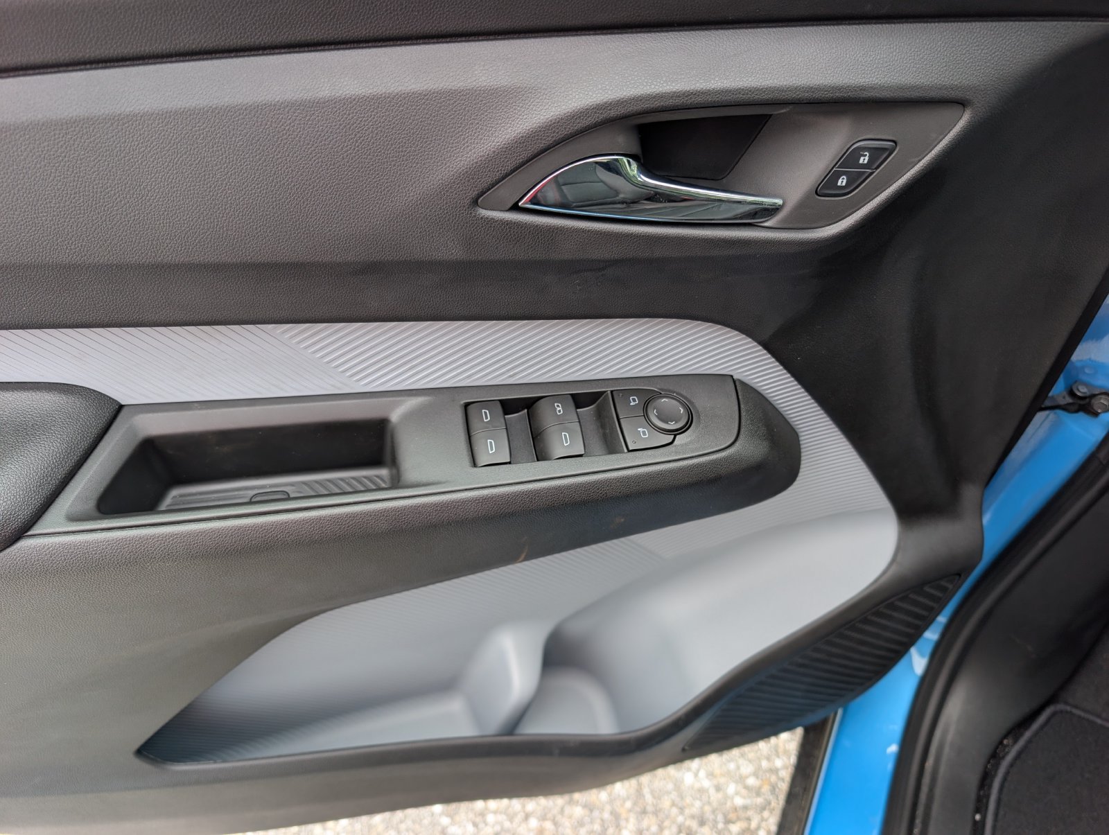 2027 Chevrolet Bolt RS - Photo 15