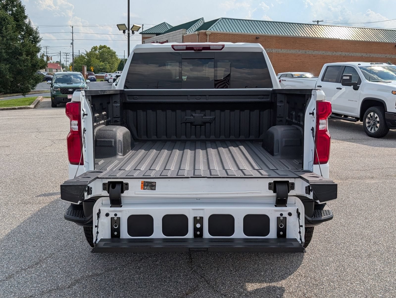 2026 Chevrolet Silverado 1500 ZR2 - Photo 10