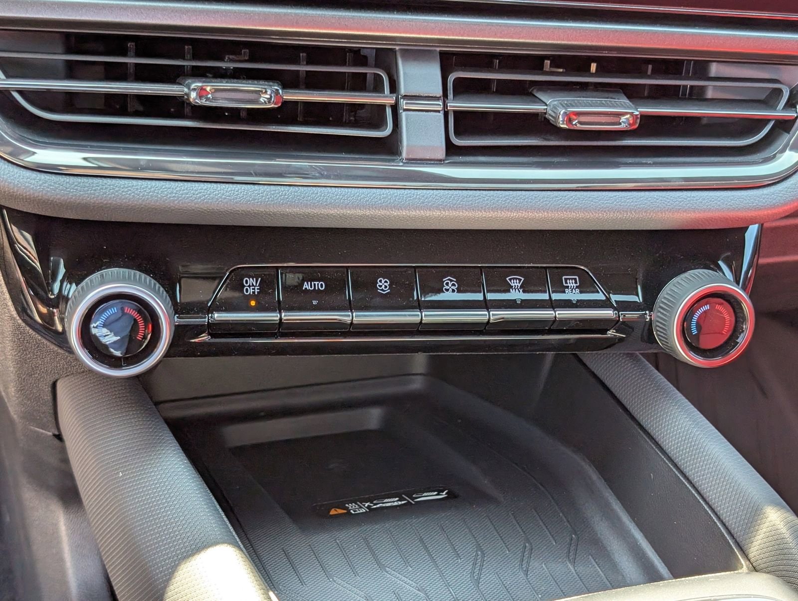 2025 Chevrolet Equinox EV RS - Photo 22