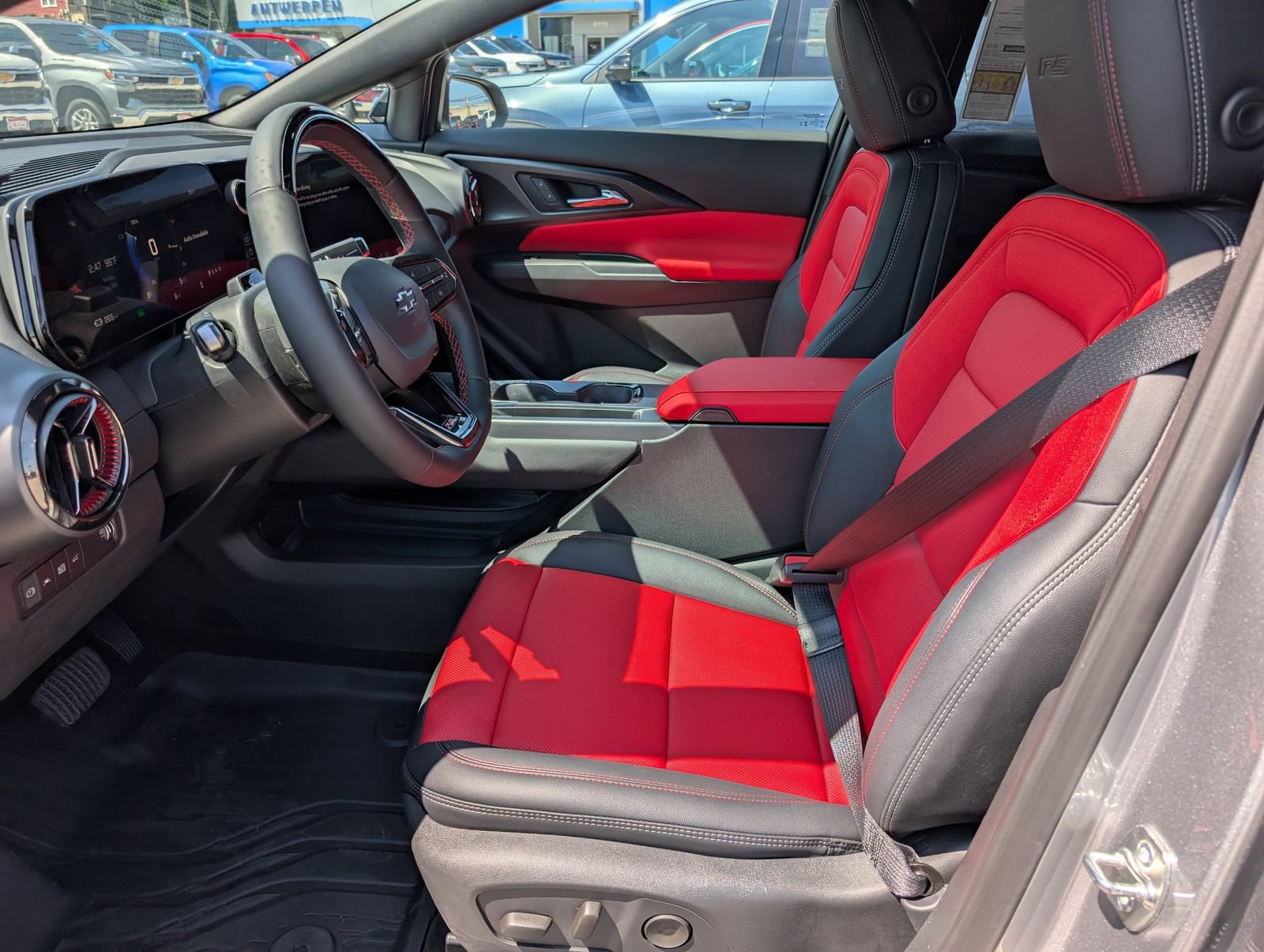 2025 Chevrolet Equinox EV RS - Photo 14