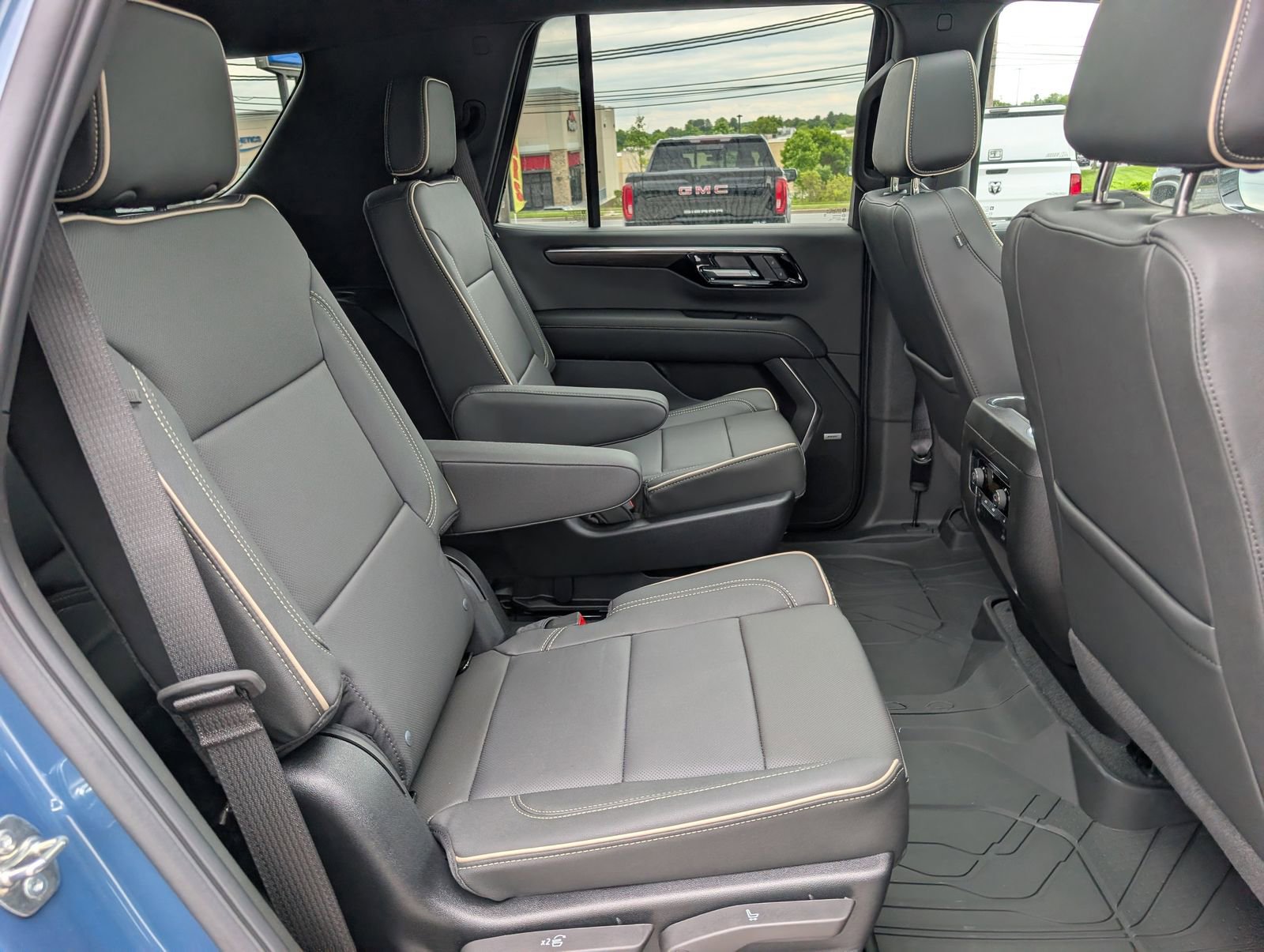 2026 Chevrolet Tahoe Premier - Photo 9
