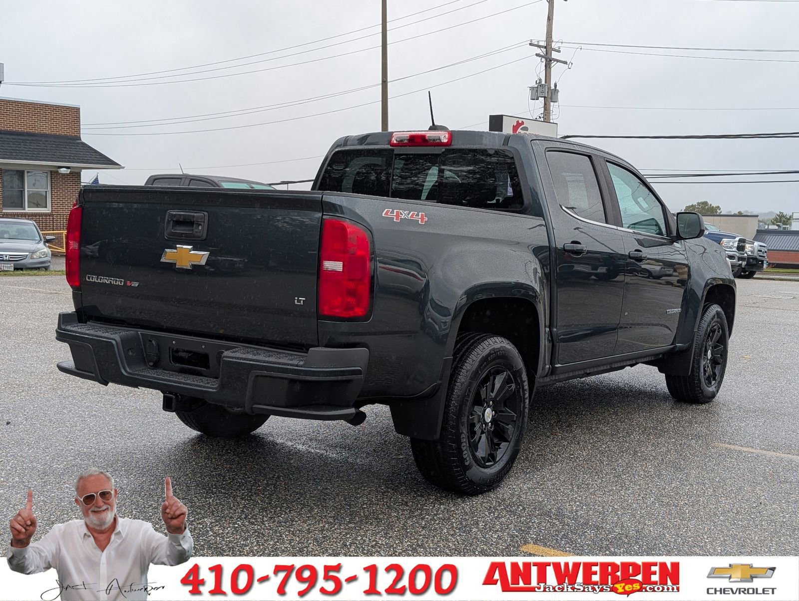 2017 Chevrolet Colorado LT photo 2