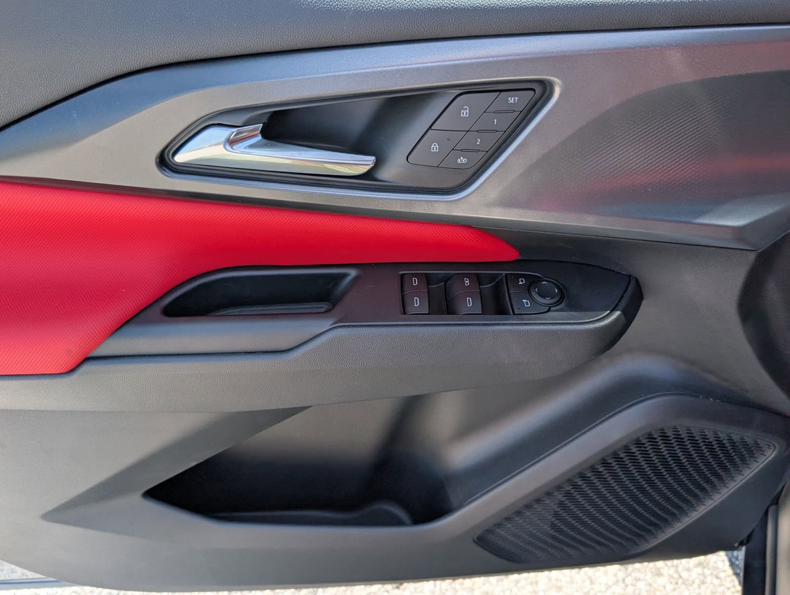 2025 Chevrolet Equinox EV RS - Photo 17