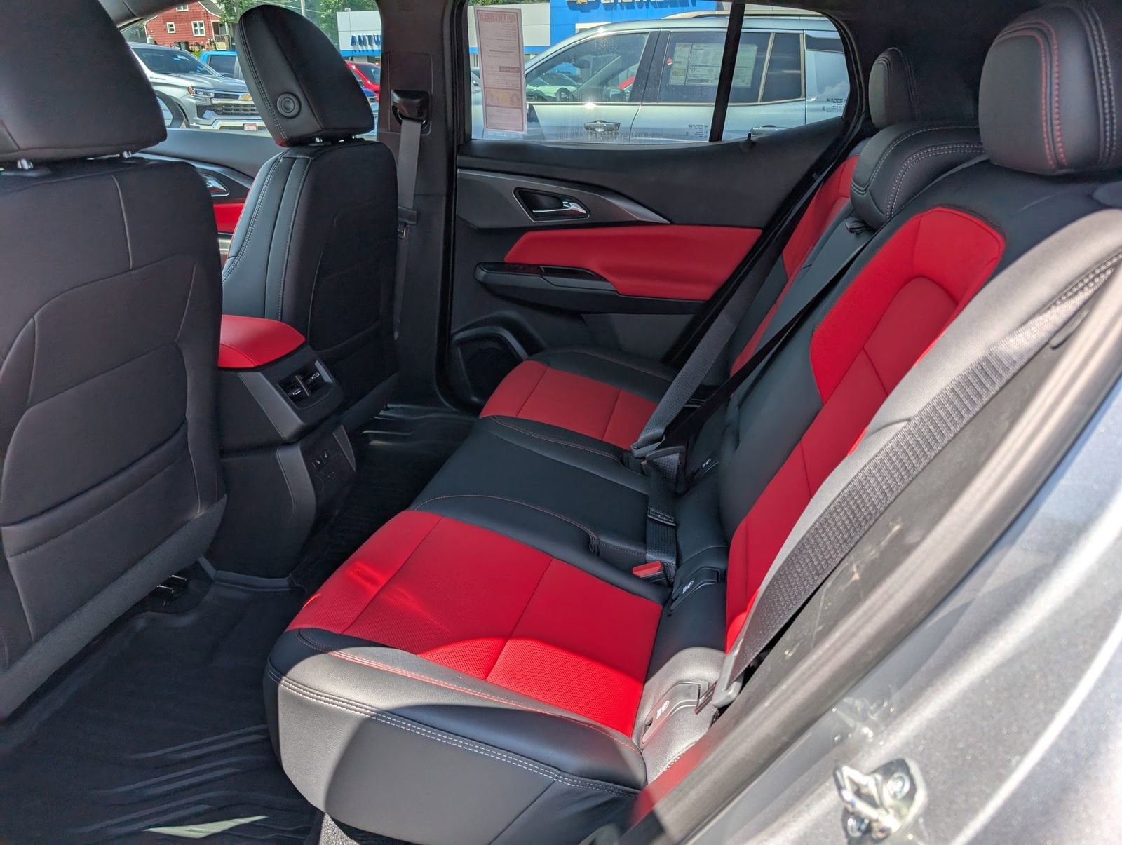 2025 Chevrolet Equinox EV RS - Photo 13