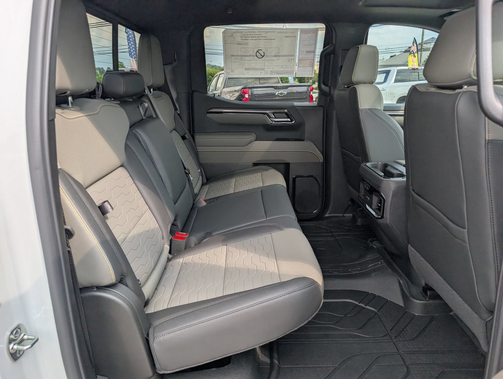 2026 Chevrolet Silverado 1500 ZR2 - Photo 9