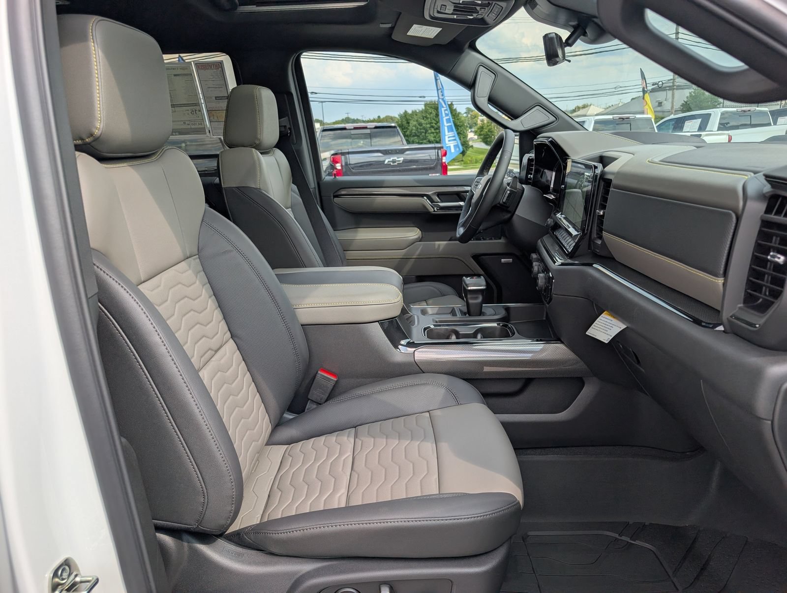 2026 Chevrolet Silverado 1500 ZR2 - Photo 8