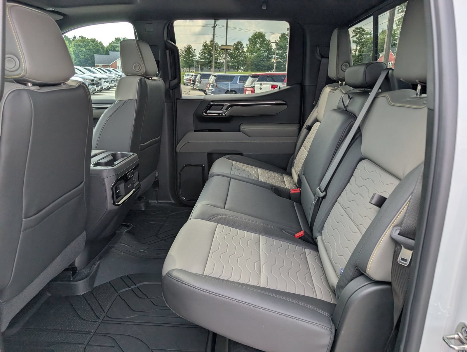 2026 Chevrolet Silverado 1500 ZR2 - Photo 11