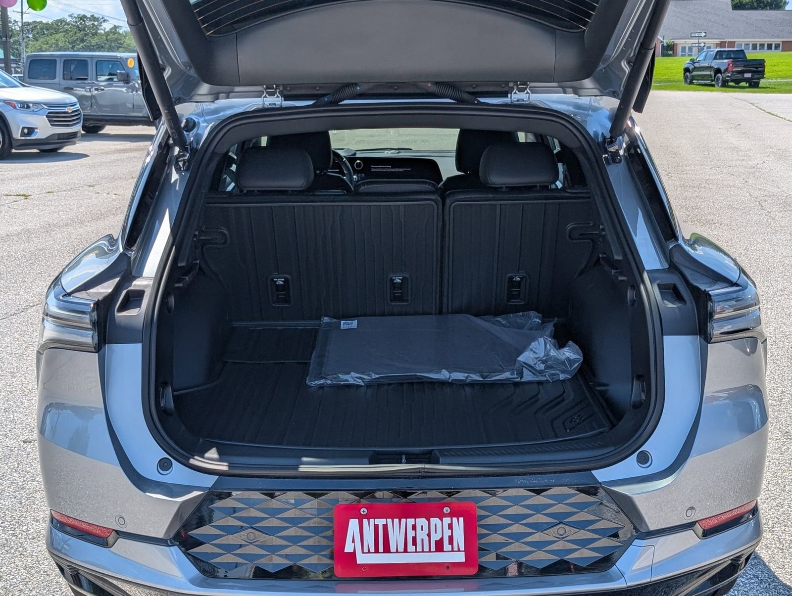 2025 Chevrolet Equinox EV RS - Photo 11