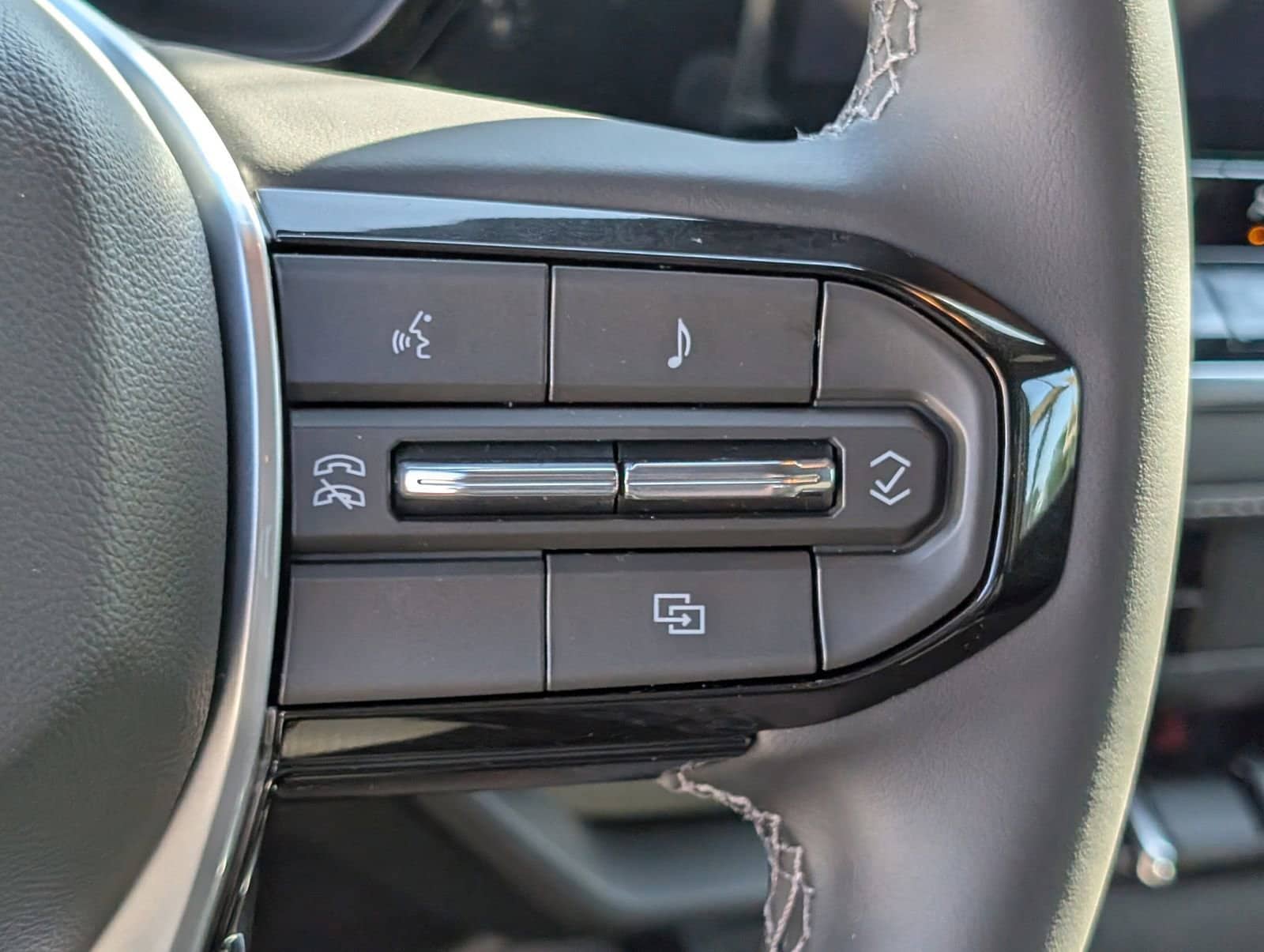 2026 Chevrolet Colorado LT - Photo 18
