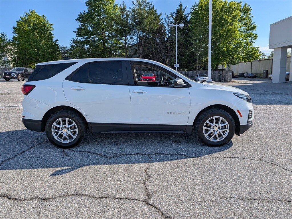 2023 Chevrolet Equinox LS photo 3