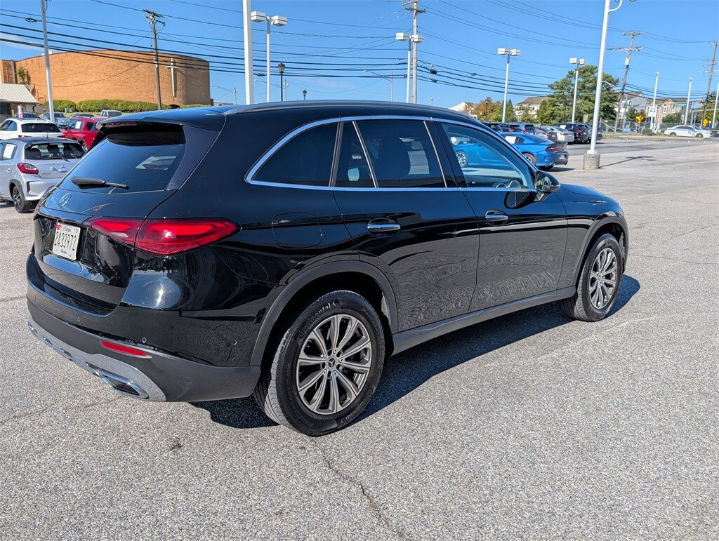 2023 Mercedes Benz GLC 300 photo 2