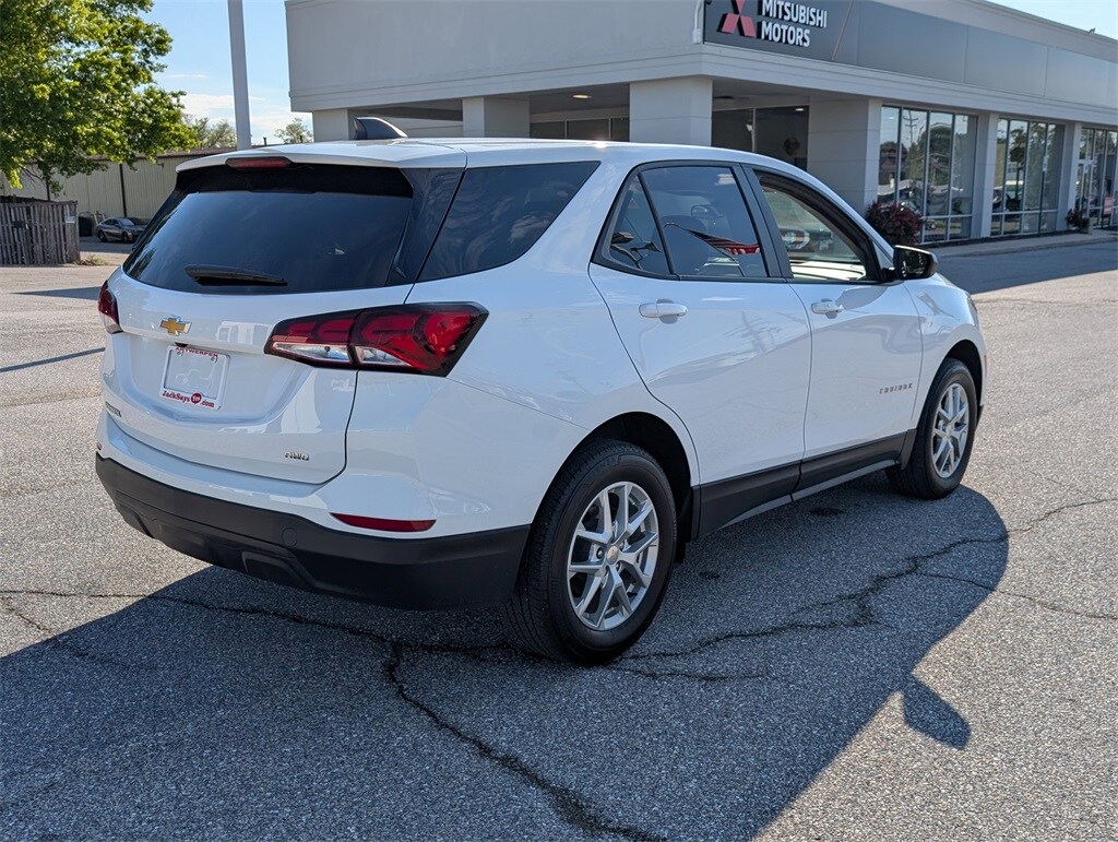 2023 Chevrolet Equinox LS photo 4