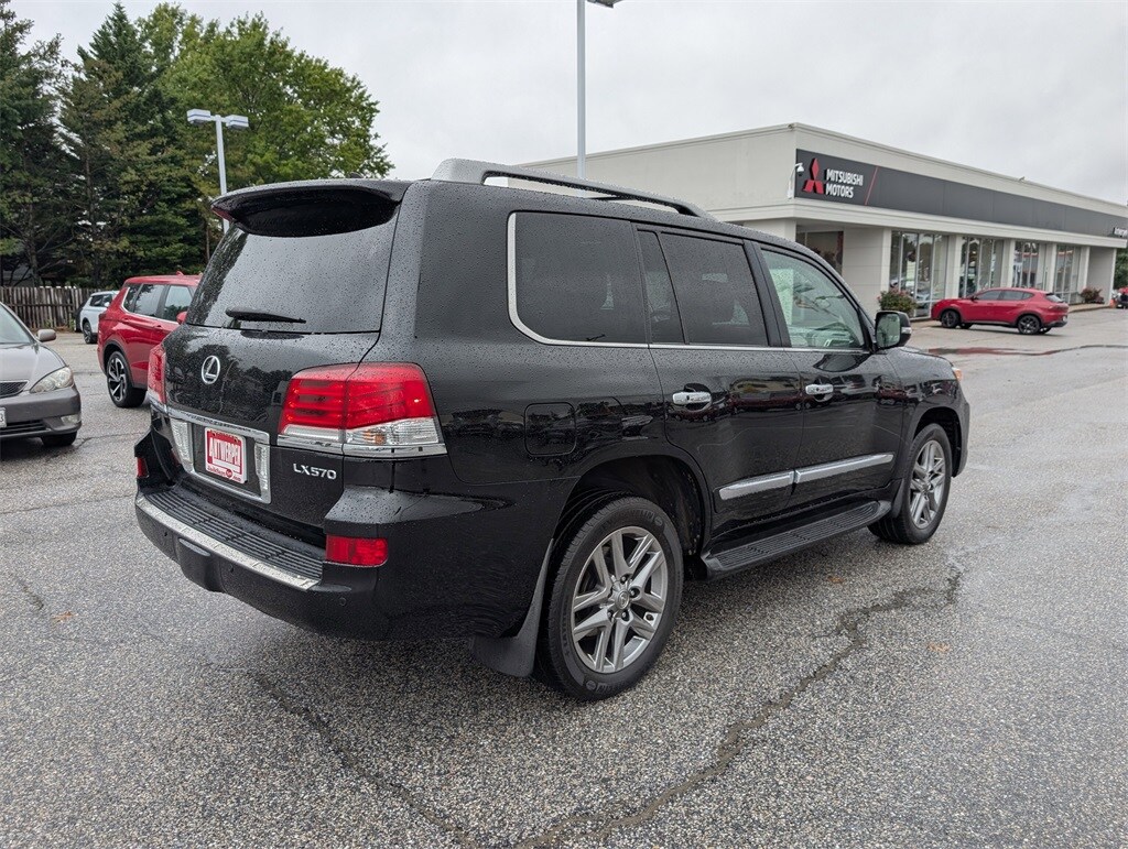 2015 Lexus LX 570 photo 3