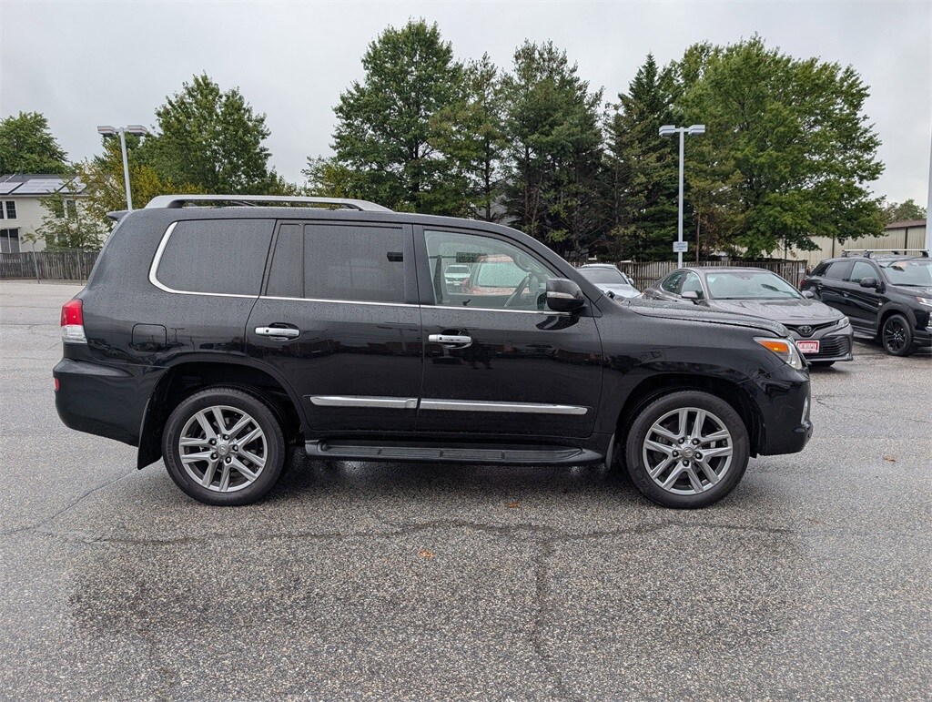2015 Lexus LX 570 photo 2