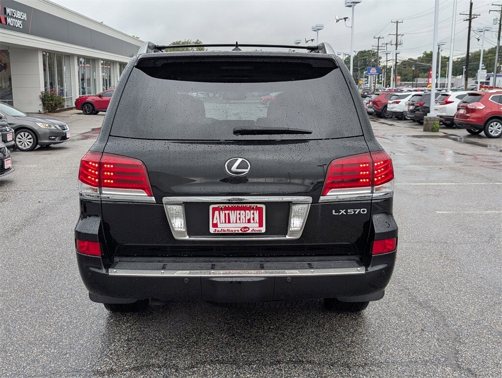 2015 Lexus LX 570 photo 4