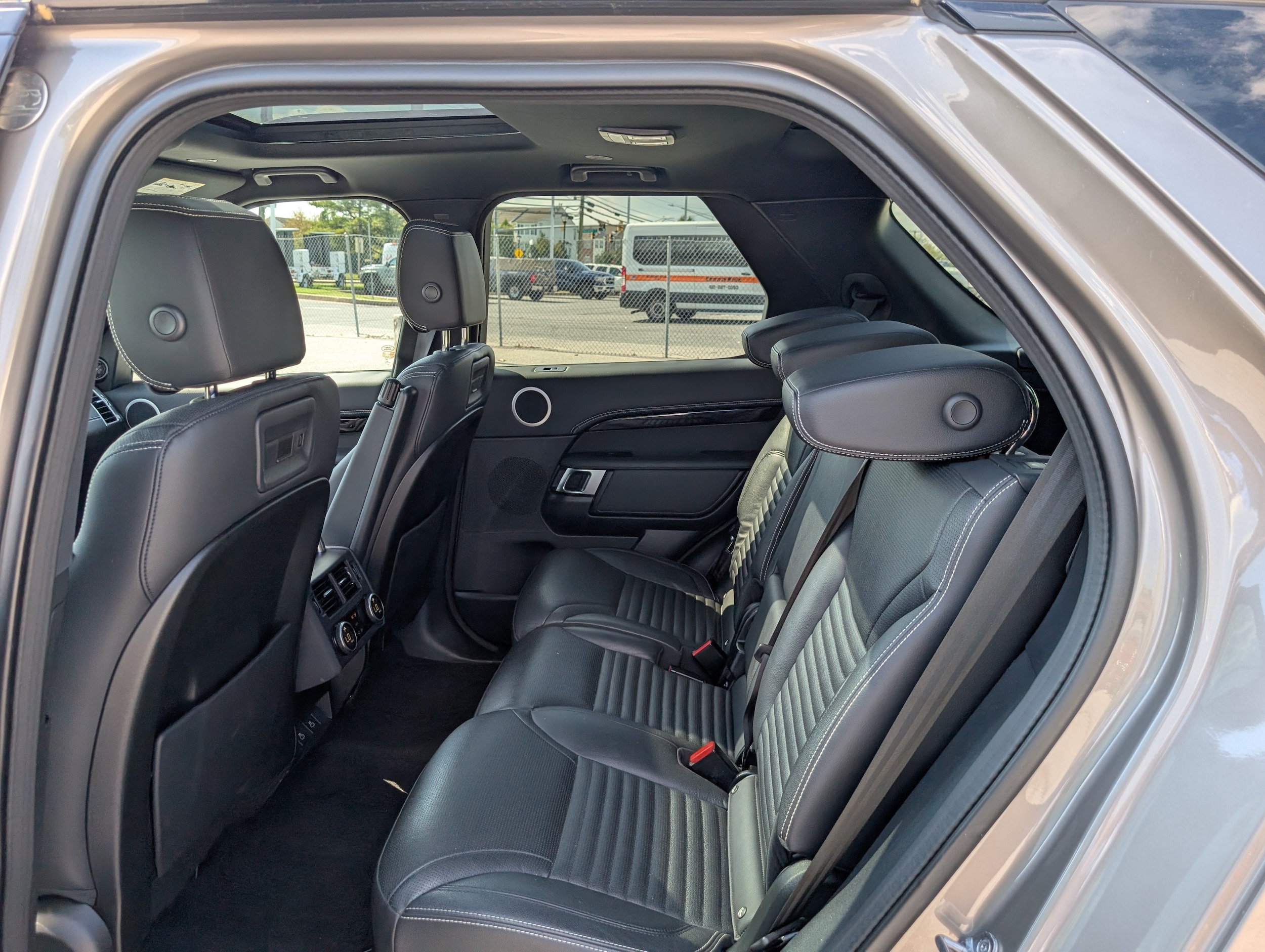 2023 Land Rover Discovery S R Dynamic - Photo 14