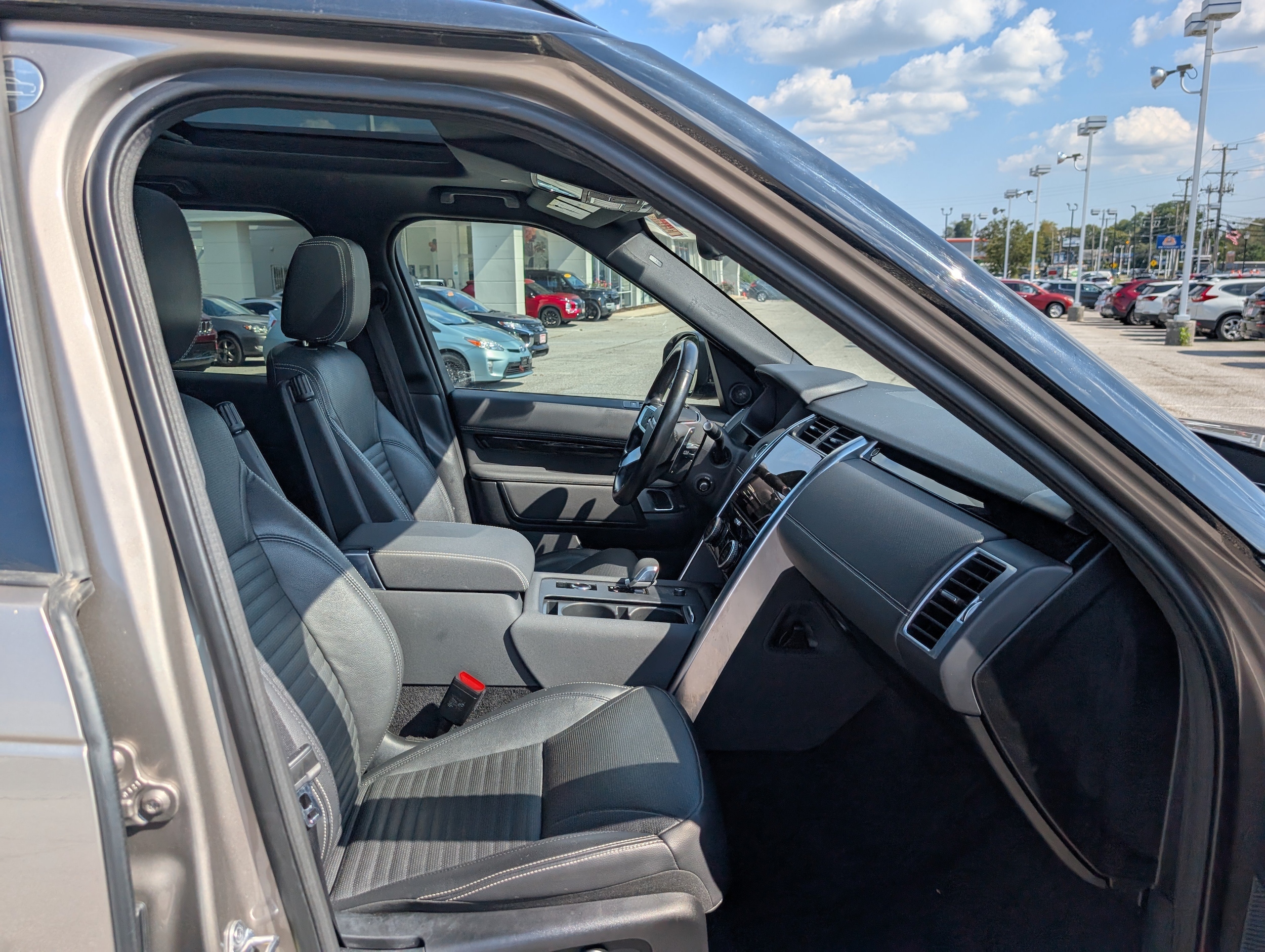 2023 Land Rover Discovery S R Dynamic - Photo 9