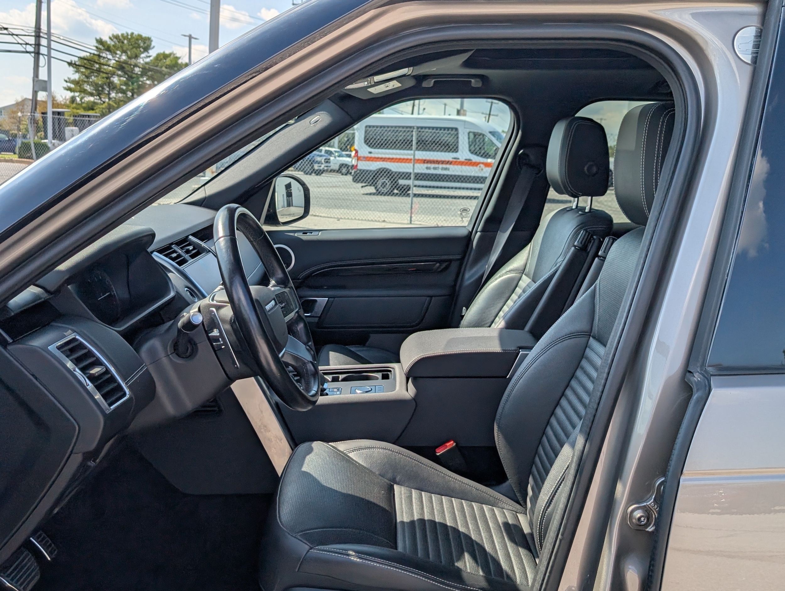 2023 Land Rover Discovery S R Dynamic - Photo 16