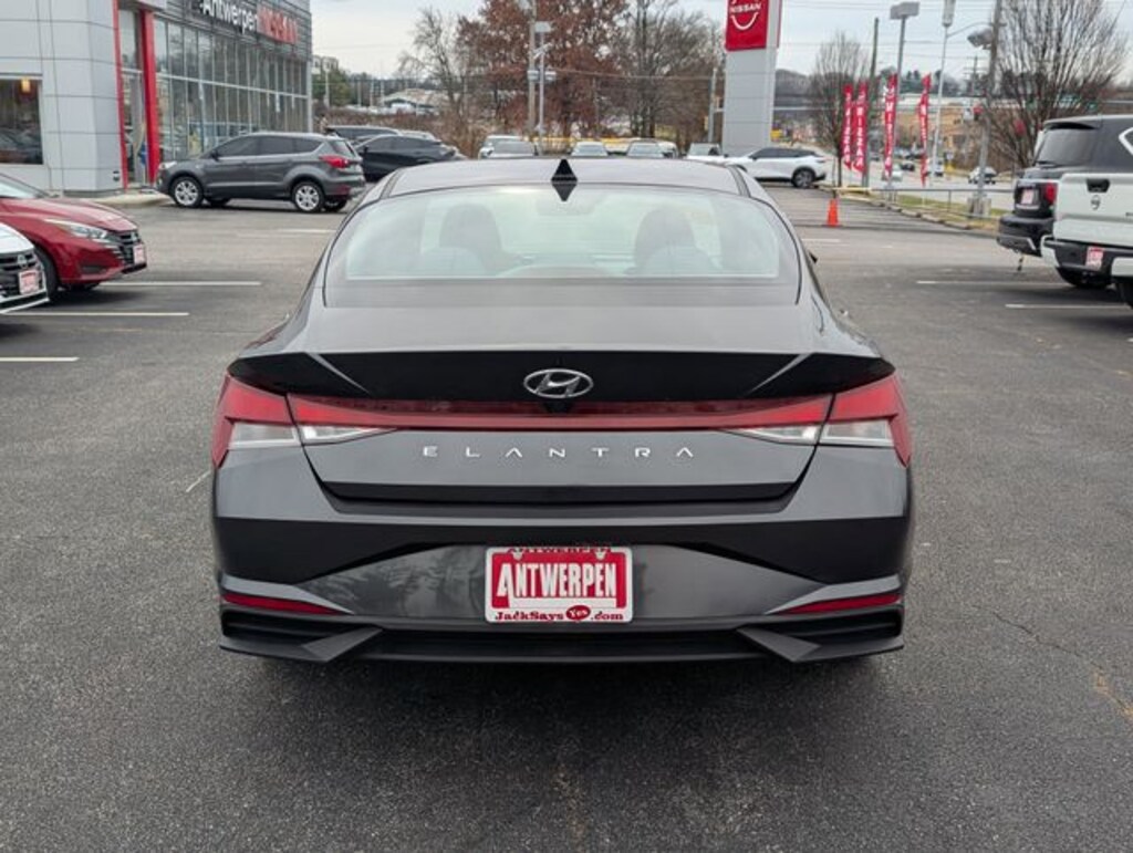 Used 2023 Hyundai Elantra SEL Sedan