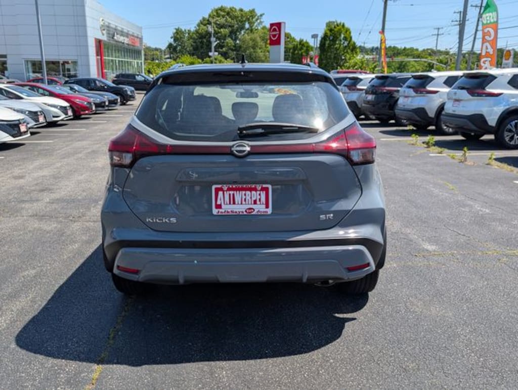 Used 2023 Nissan Kicks SR SUV