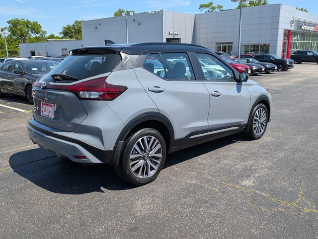 Used 2023 Nissan Kicks SR SUV
