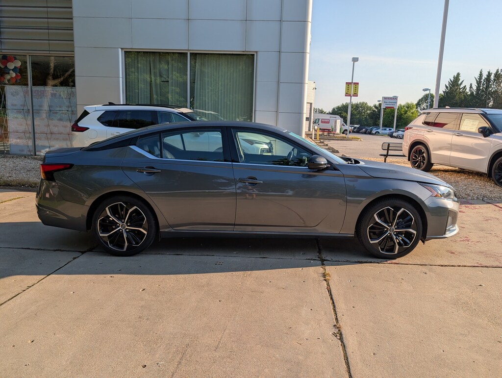 Used 2024 Nissan Altima 2.5 SR Sedan