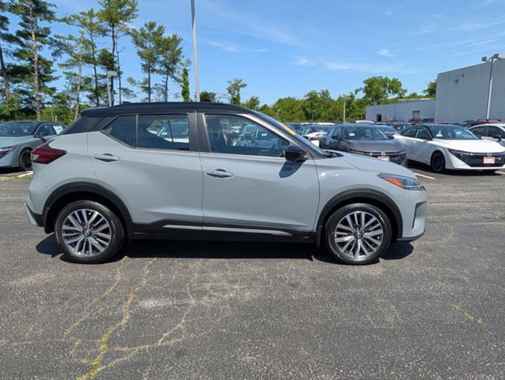 Used 2023 Nissan Kicks SR SUV