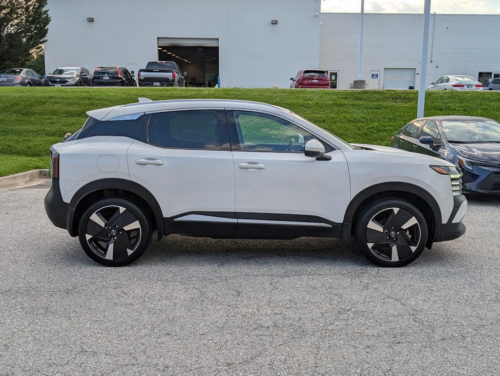 Used 2025 Nissan Kicks SR SR AWD